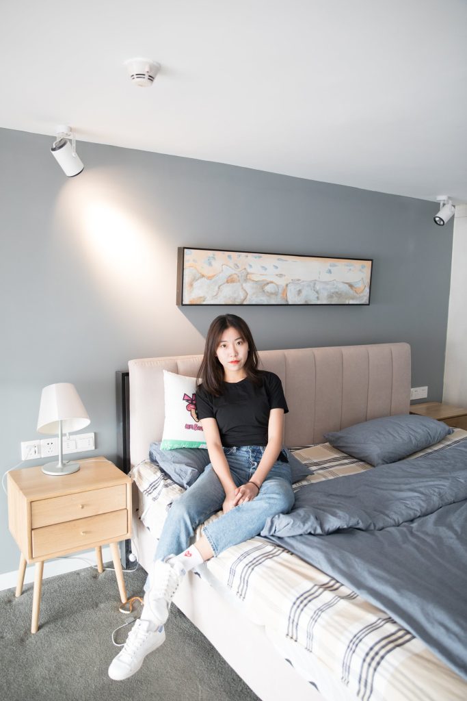 物恋传媒 No.132 Elise-床边的白色板鞋搭配白色棉袜与灰色棉袜 [147P/1V/3.05GB]插图1