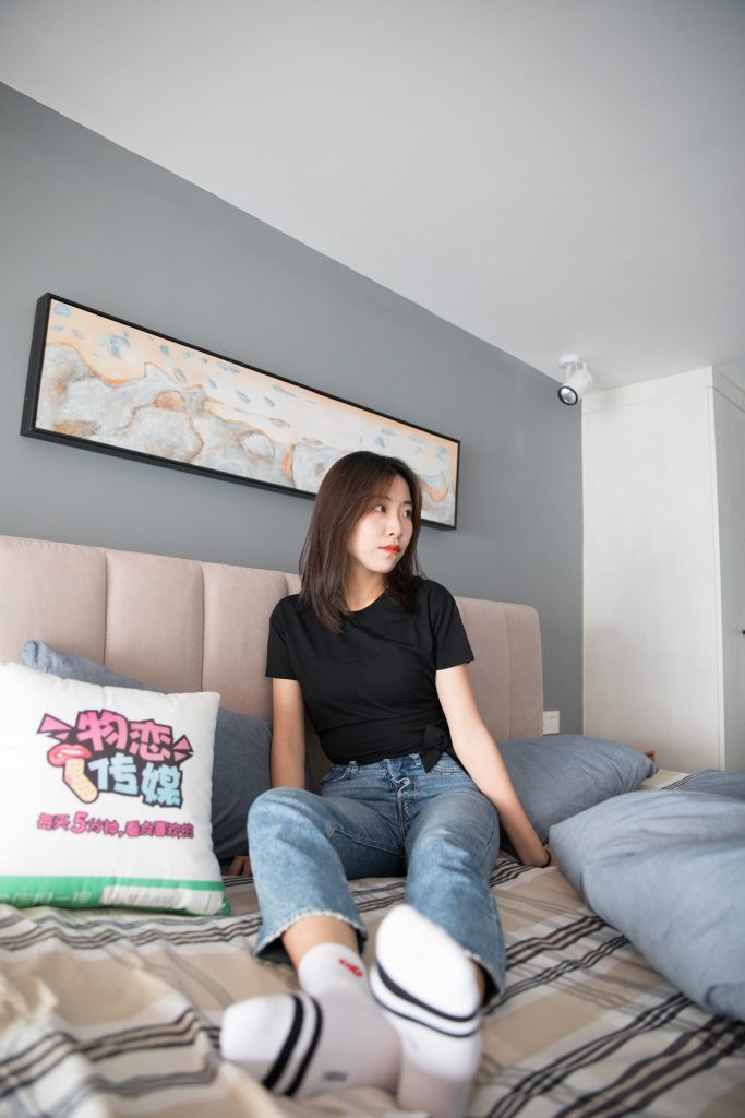 物恋传媒 No.132 Elise-床边的白色板鞋搭配白色棉袜与灰色棉袜 [147P/1V/3.05GB]插图2