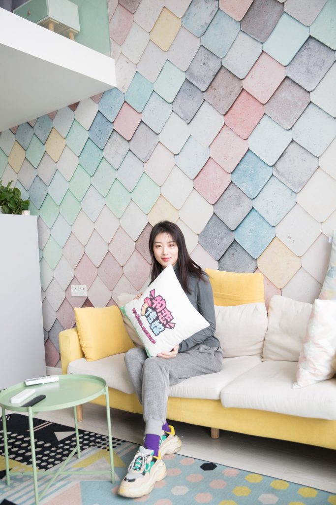 物恋传媒 No.134 心怡-摩登俏女郎的紫色梦幻 [179P/1V/2.89GB]插图1