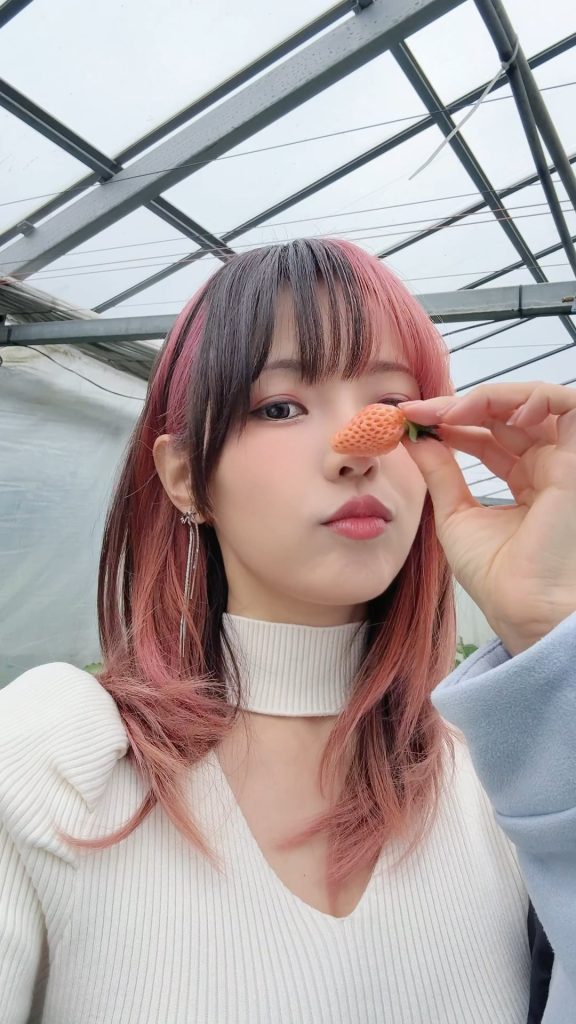 Ely_eee(ElyEE子) NO.165 – Strawberry Picking Date[34P/2V/128MB]插图2