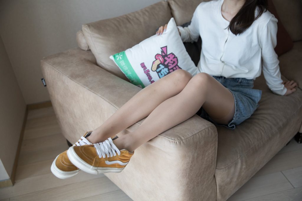 物恋传媒 No.166 柠檬-黄色vans配肉丝 [147P/1V/2.88G]插图2