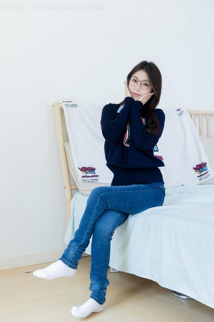 物恋传媒 NO.2379 闪闪-帆布鞋、白棉袜、厚白丝小腿袜、裸足[160P/1V/5.73GB]插图2