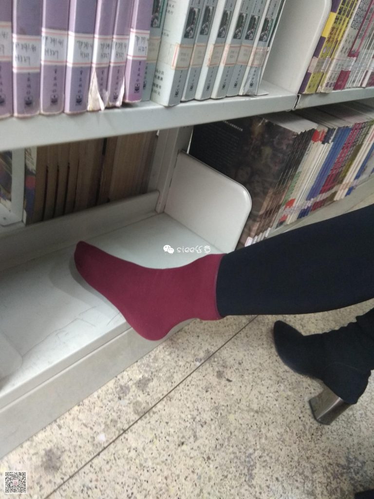 [SIEE丝意] No.259 莎莎~随手拍红袜子 [44P/55.9MB]插图1