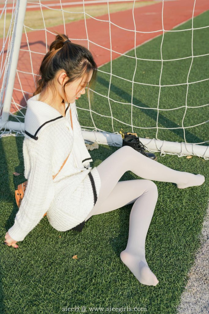 [SIEE丝意] No.385 樱樱 足球场的白丝 [74P/272MB]插图1