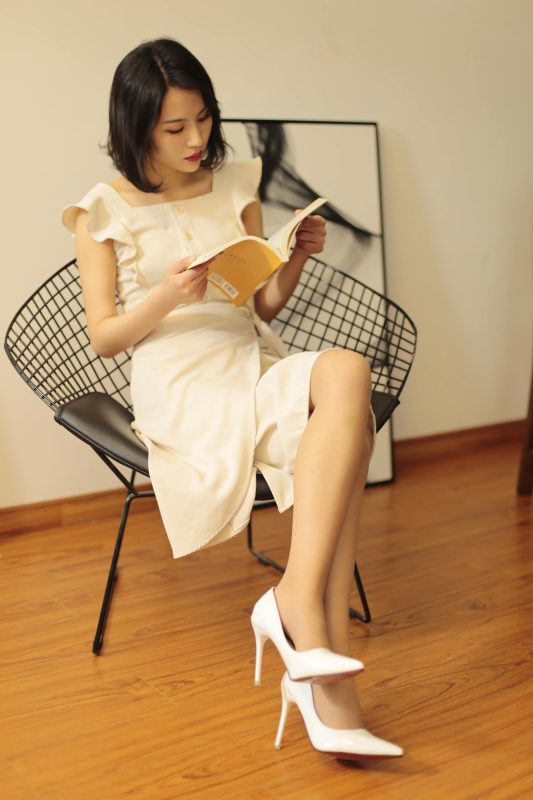 奈丝写真 NO.009：成希-你是选择看书还是看我？[30P/111MB]-无料摄影圈