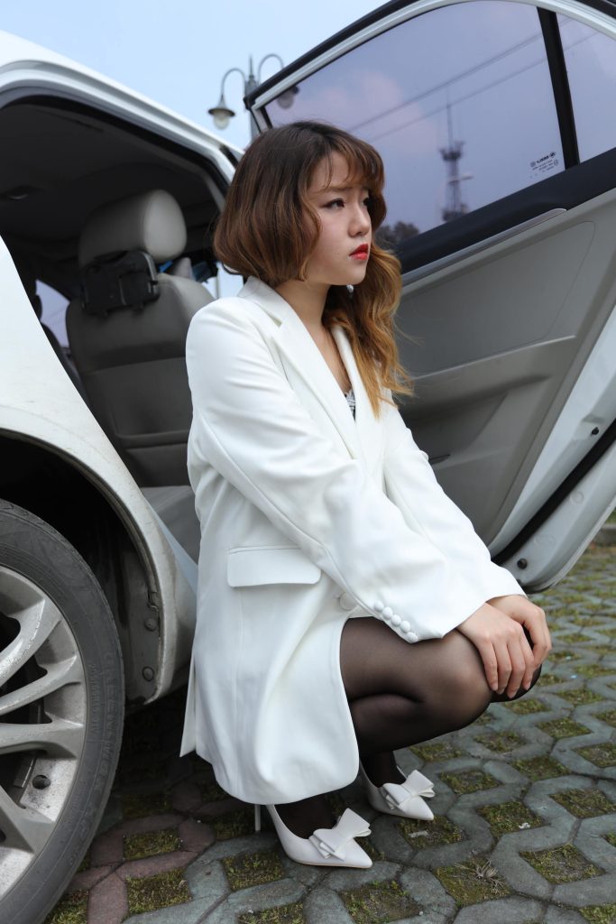 奈丝写真 NO.043：高高-刚好到臀的白色西装 [35P/404MB]-无料摄影圈
