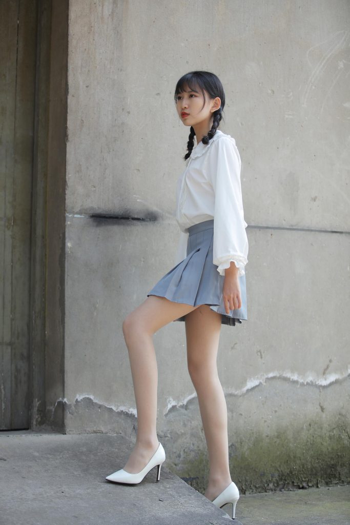 奈丝写真 NO.072：小橙子-扎马尾辫 穿白褶裙 [39P/312MB]插图2