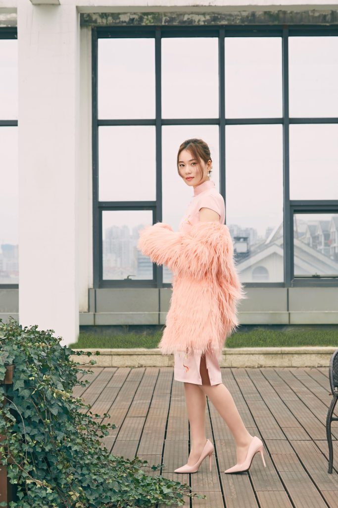 奈丝写真 NO.079：露露-捋捋被风吹乱的秀发 [34P/294MB]插图2