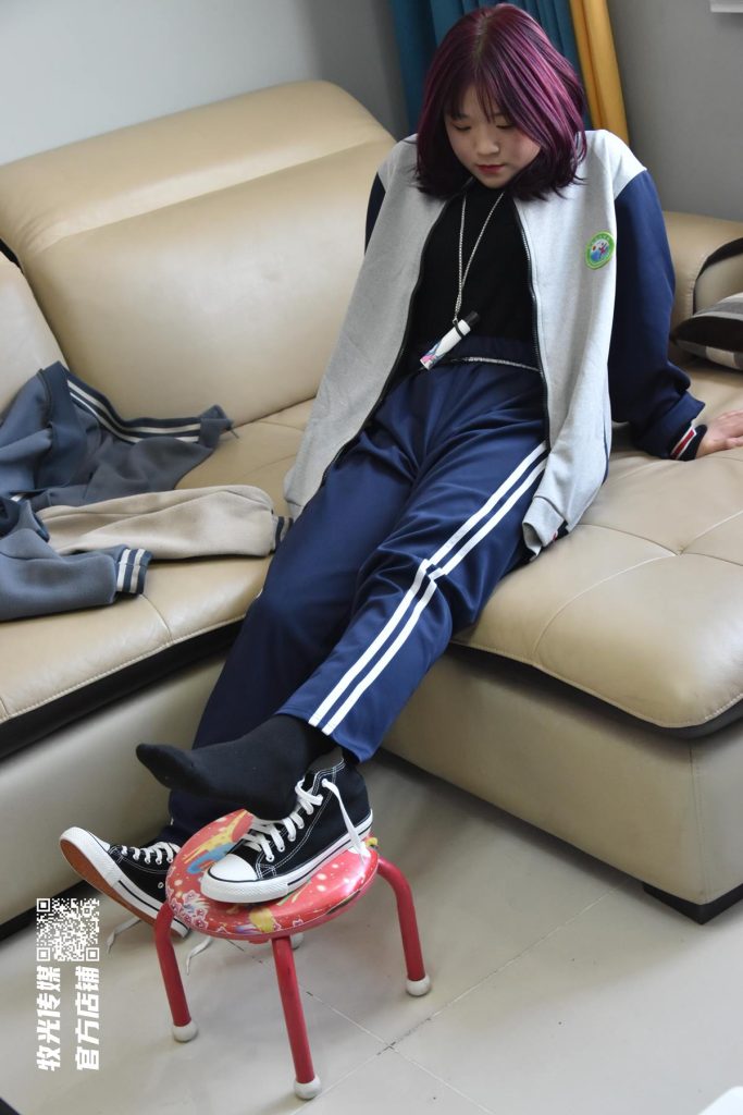 牧光摄影 010期 可爱妹字校服高帮帆布鞋白棉袜脚 [173P/1V/2.02G]插图2