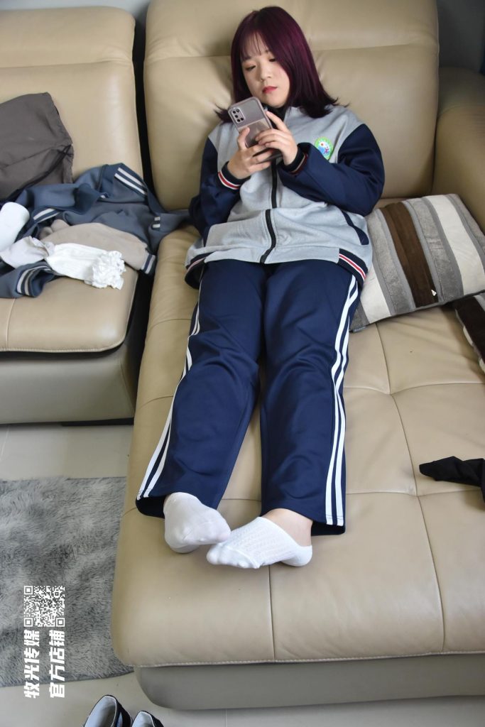 牧光摄影 010期 可爱妹字校服高帮帆布鞋白棉袜脚 [173P/1V/2.02G]插图3