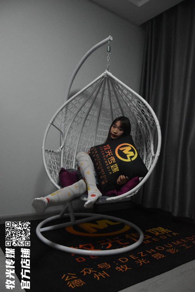 牧光摄影 JK白丝脏脚底裸足彩蛋糕 [173P/1V/1.17G]插图1