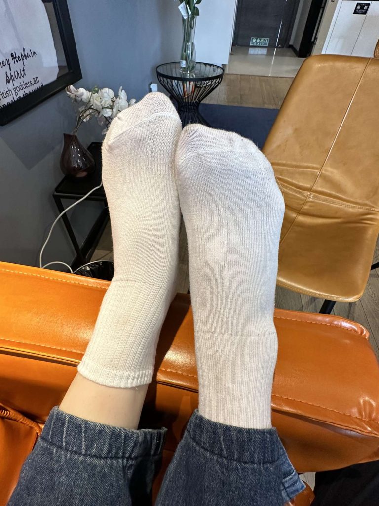 00后篮球馆收银小妹第二期牛仔裤白棉袜脚裸足 [358P/5V/5.92G]插图5