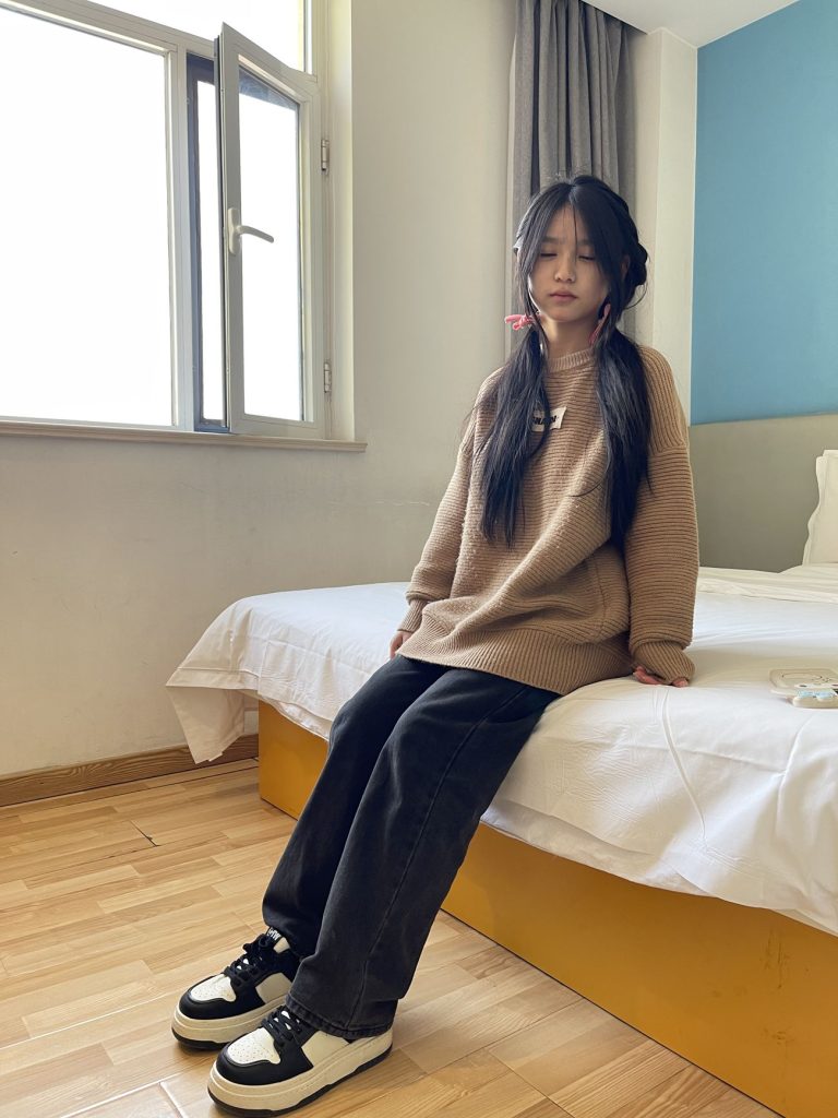 超级可爱小女生的AJ板鞋黑白棉袜脚[166P/2V/270M]插图1