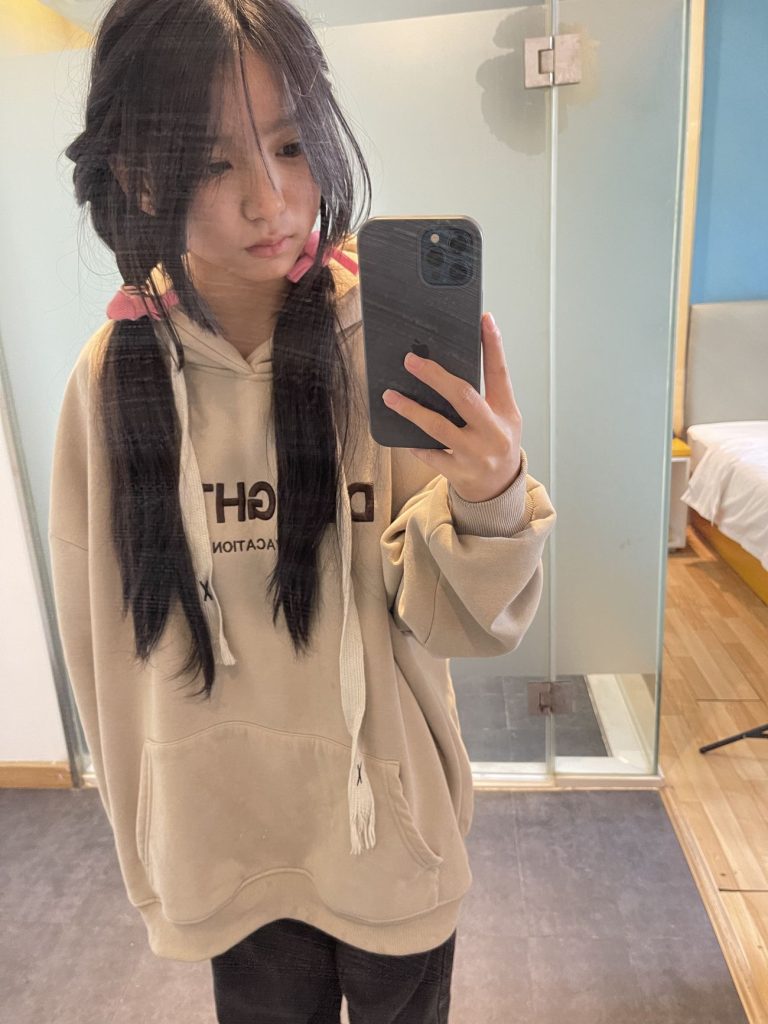 超级可爱小女生的AJ板鞋黑白棉袜脚[166P/2V/270M]-资源交易论坛-无料论坛-无料摄影圈