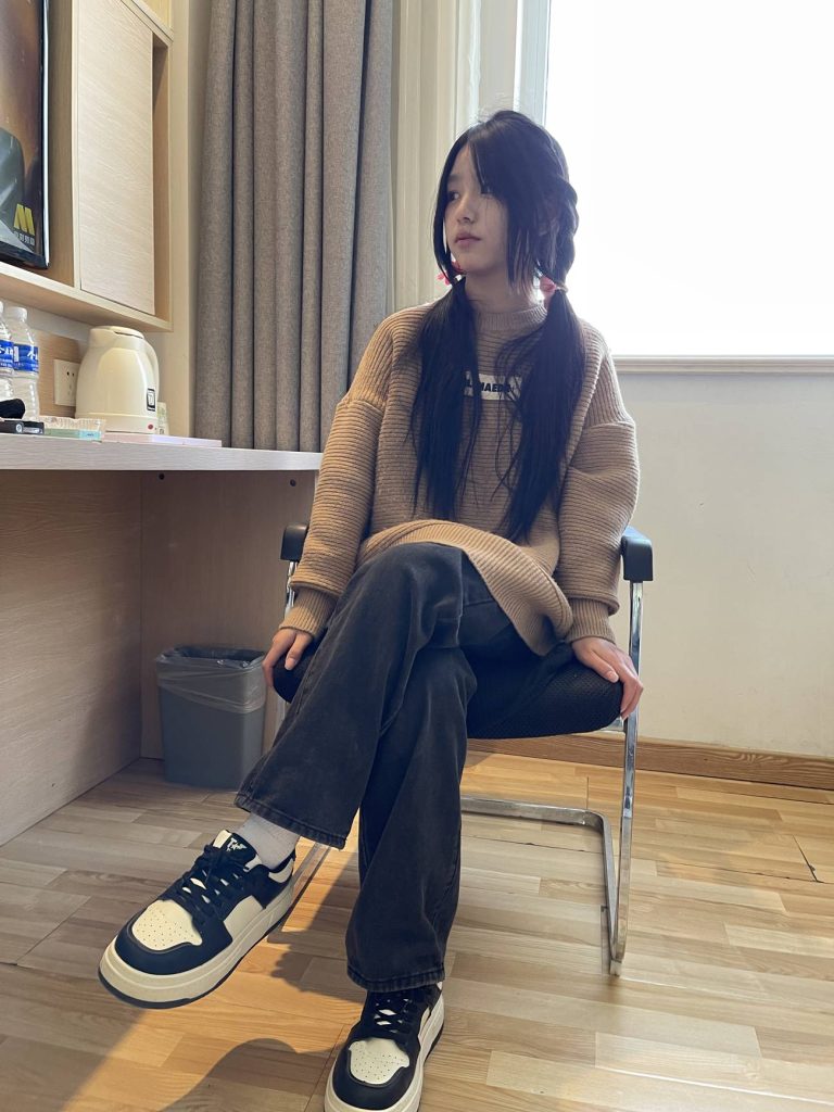 超级可爱小女生的AJ板鞋黑白棉袜脚[166P/2V/270M]插图2