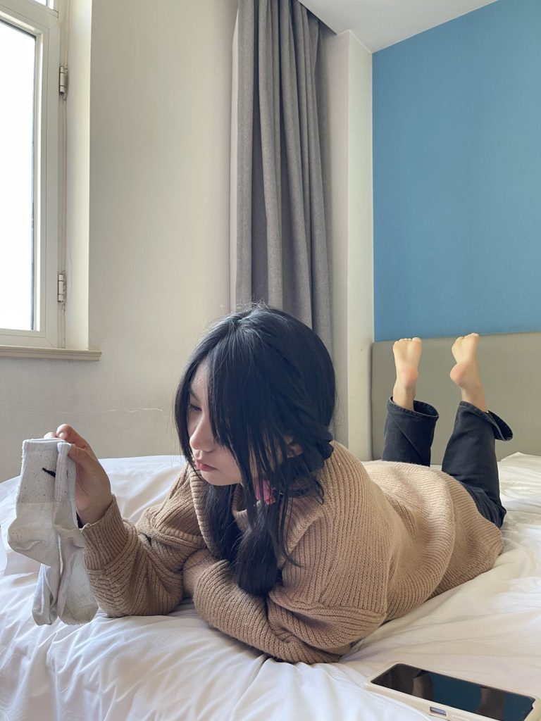 超级可爱小女生的AJ板鞋黑白棉袜脚[166P/2V/270M]插图4