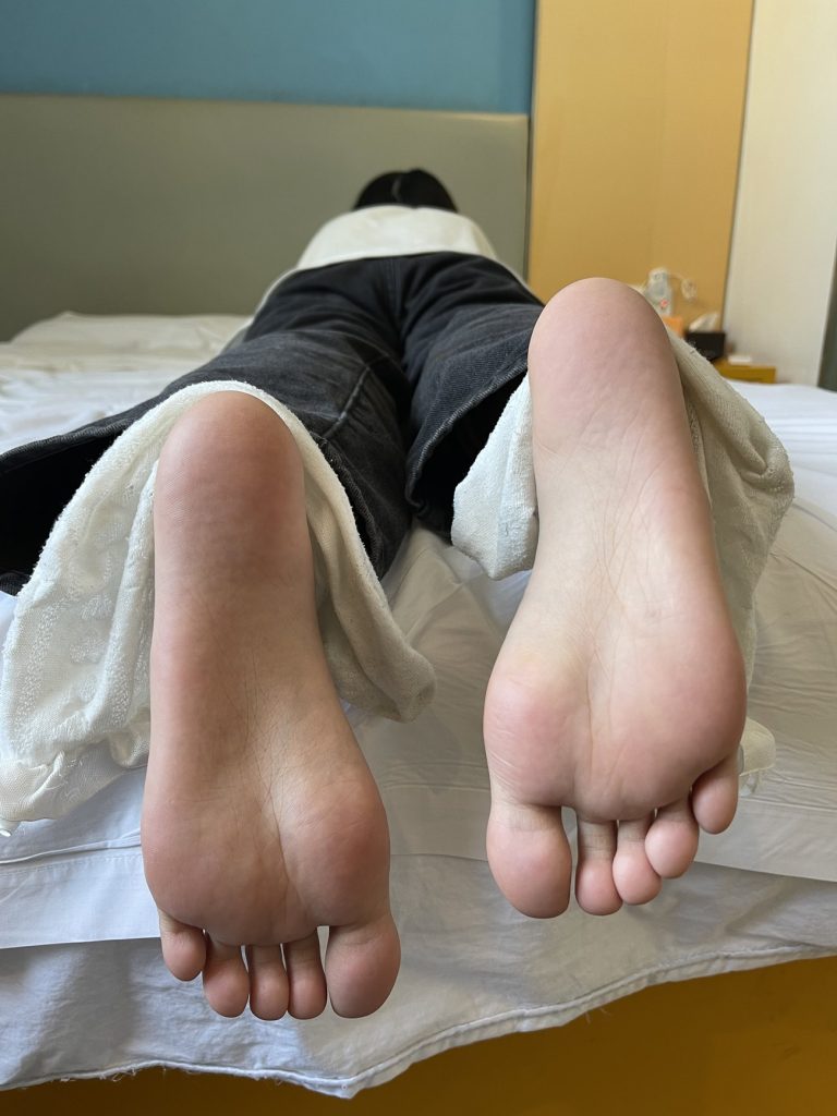 超级可爱小女生的AJ板鞋黑白棉袜脚[166P/2V/270M]插图5