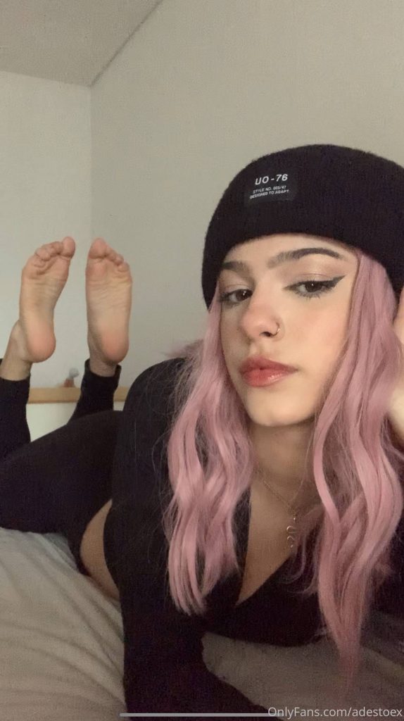 tiktok国外网红kitsunematic合集各种袜子美脚颜值超高 [832P/15V/2.86G]插图2