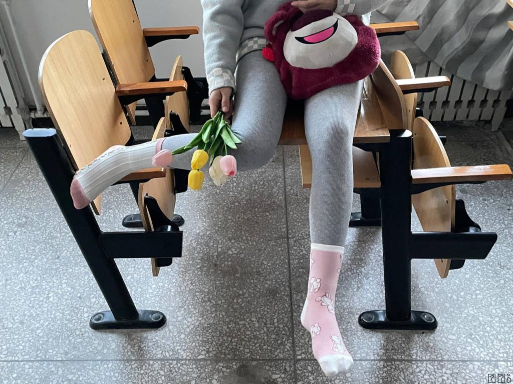 大学教室拍照 白棉袜 兔子袜子 五指袜 瑜伽裤 裸足[136P/164M]插图3