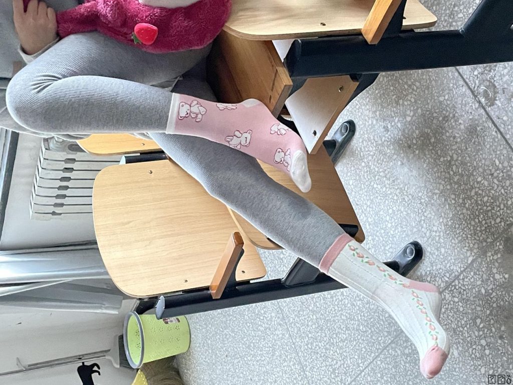 大学教室拍照 白棉袜 兔子袜子 五指袜 瑜伽裤 裸足[136P/164M]插图4