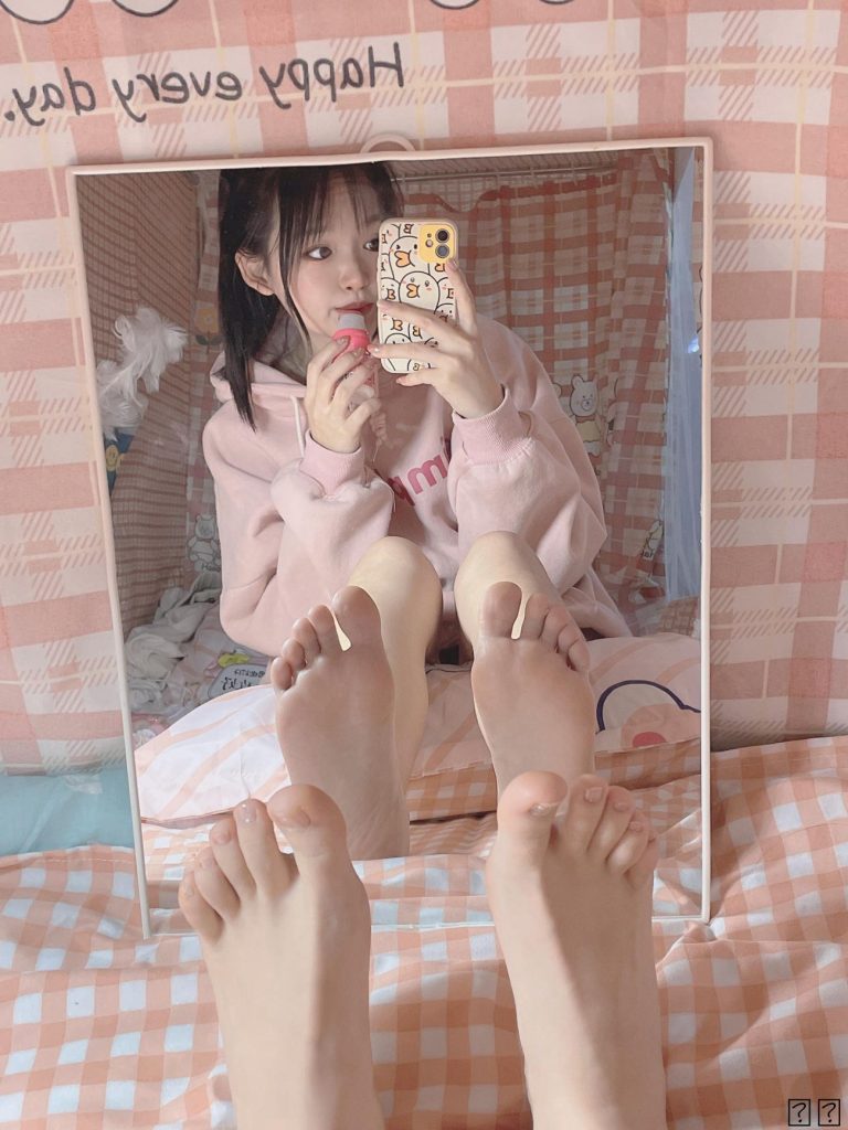 大学生镁足 青春充满活力，可爱不失姓感！！福利放送 [100P/73M]插图1