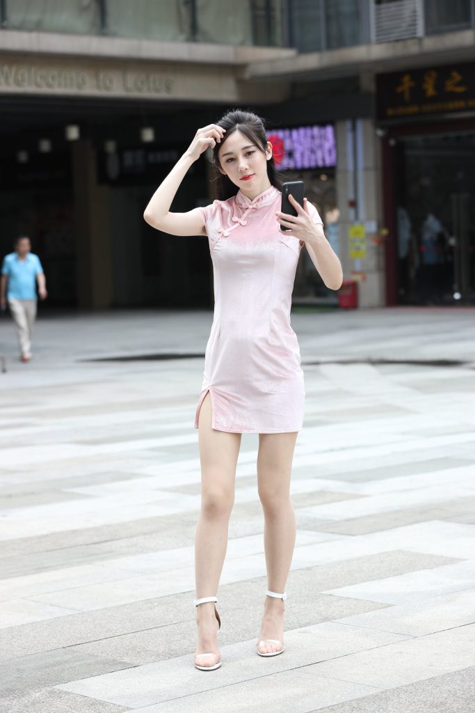 粉色连衣裙妹子[185P/4V/7.3G]插图1