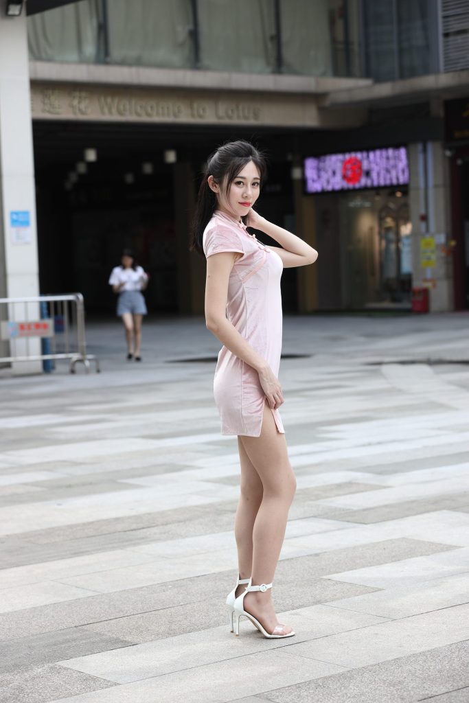 粉色连衣裙妹子[185P/4V/7.3G]插图2