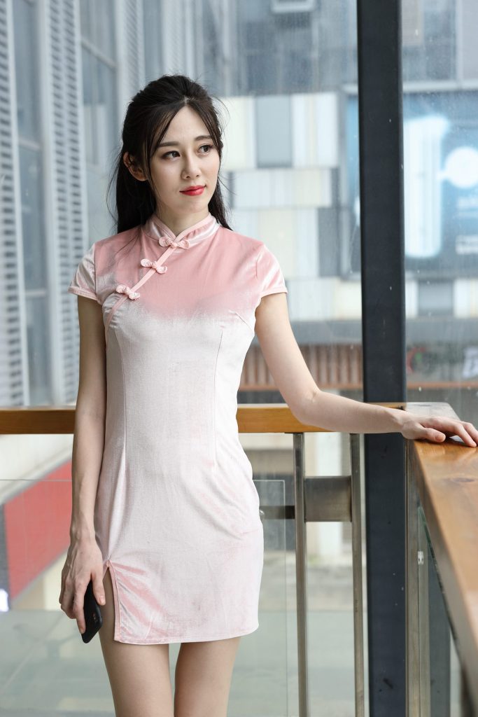 粉色连衣裙妹子[185P/4V/7.3G]插图5