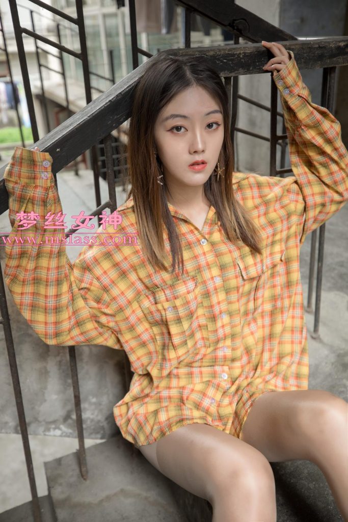 [MSLASS梦丝女神]2019.04.23 操场小甜心 玥玥 [65P/1V/1.45G]插图2