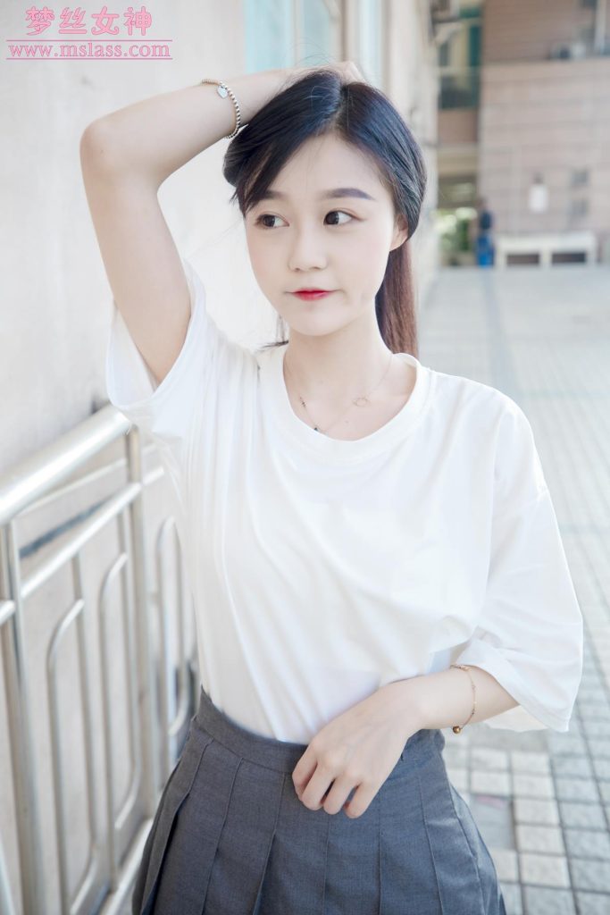 [MSLASS梦丝女神] 2019-06-14 灵灵 甜静的明星脸 [64P/344MB]插图1