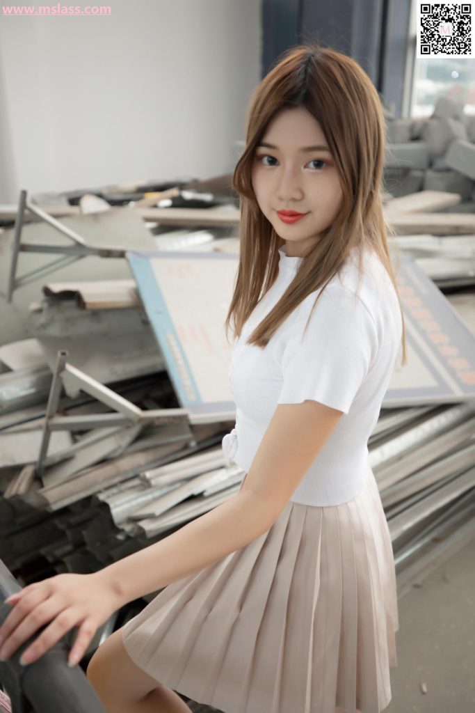 [MSLASS梦丝女神] 2019-08-29 小除夕 废墟的小白鞋 [54P/165MB]插图1