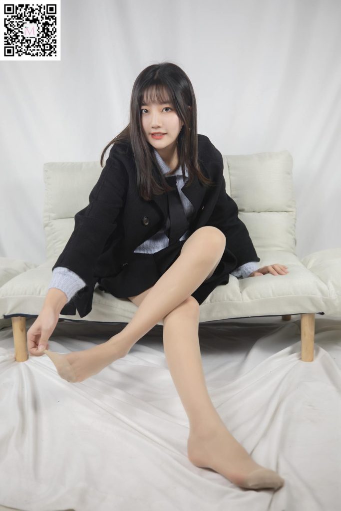 [MSLASS梦丝女神] 2020-01-07 小盐 黑风衣下的肉丝美腿 [61P/1V/0.98GB]插图1