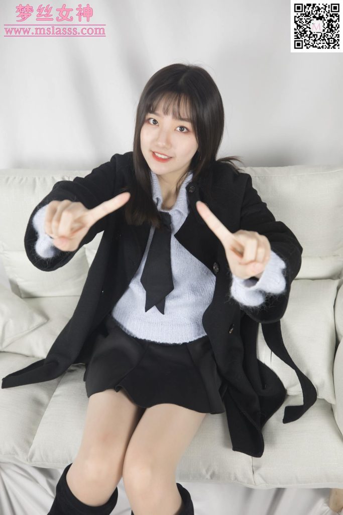 [MSLASS梦丝女神] 2020-01-07 小盐 黑风衣下的肉丝美腿 [61P/1V/0.98GB]插图2