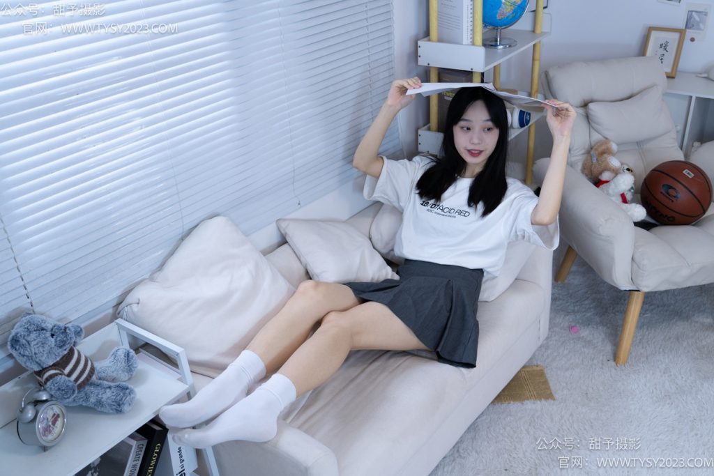 甜予摄影 008 艺艺-皮鞋、白棉袜、裸足[122P/2V/9.85GB]插图3