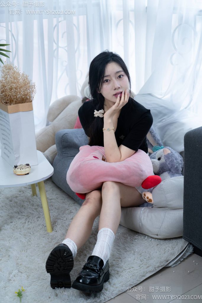 甜予摄影 012 鱼鱼-皮鞋、穿脏镂空白棉袜、裸足[125P/2V/10.21GB]插图2
