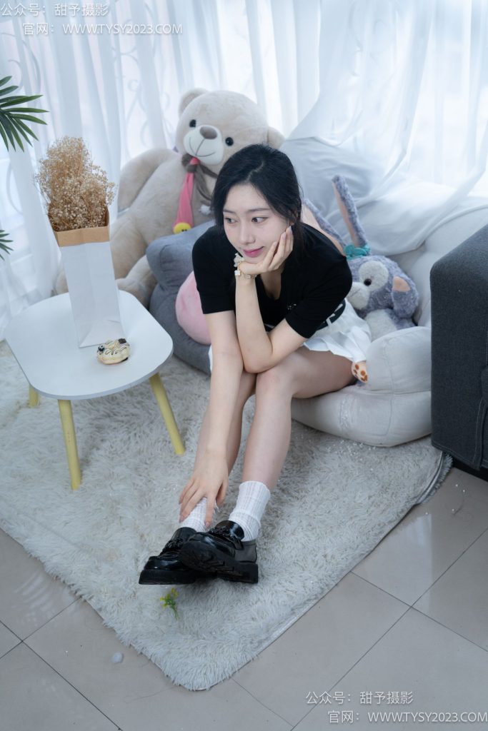 甜予摄影 012 鱼鱼-皮鞋、穿脏镂空白棉袜、裸足[125P/2V/10.21GB]插图1