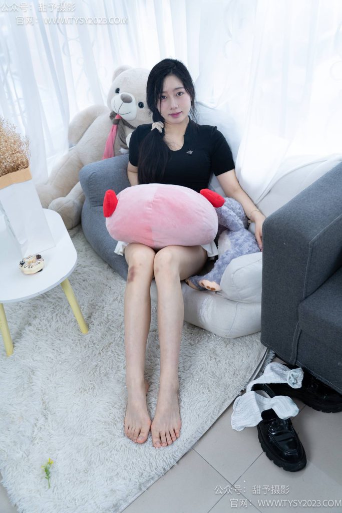 甜予摄影 012 鱼鱼-皮鞋、穿脏镂空白棉袜、裸足[125P/2V/10.21GB]插图3