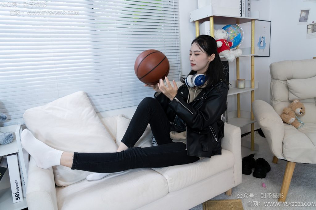 甜予摄影 014 肉肉-运动鞋、白棉袜、裸足[115P/2V/10.55GB]插图2