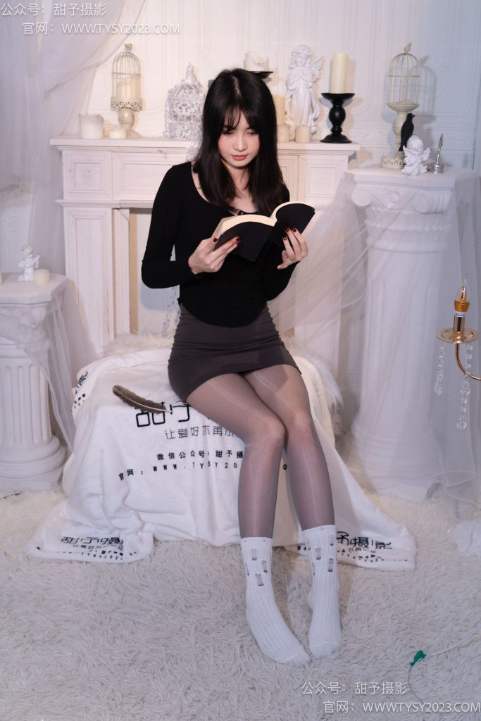 [甜予摄影] NO.016 小野-皮鞋、白棉袜、油亮灰丝 [129P/2V/9.88GB]插图2