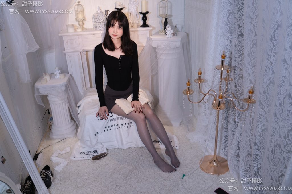 [甜予摄影] NO.016 小野-皮鞋、白棉袜、油亮灰丝 [129P/2V/9.88GB]插图3