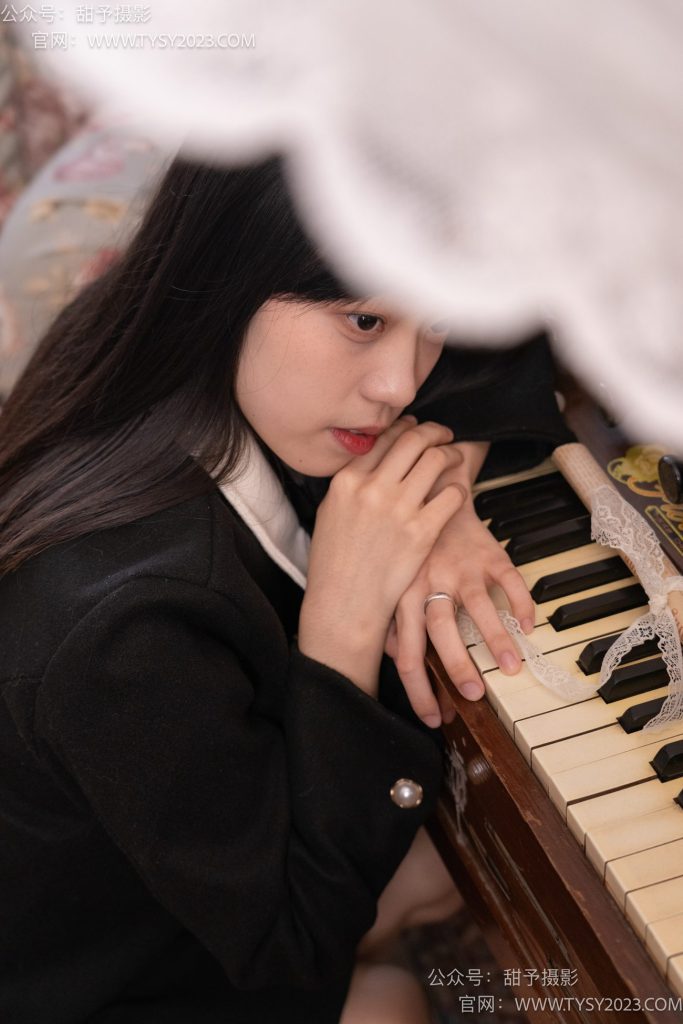 甜予摄影 NO.019 艺艺-皮鞋、白棉袜、裸足 [127P/2V/9.62GB]插图3