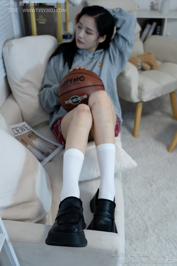 甜予摄影 NO.023 澜澜 皮鞋 白棉袜 裸足 私房 [133P/2V/10.10GB]插图1