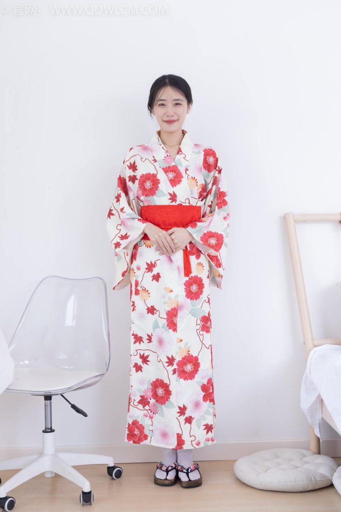 物恋传媒 NO.2385 菜菜-木屐、短白丝、裸足、和服浴衣、裸足[240P/1V/4.66GB]插图2