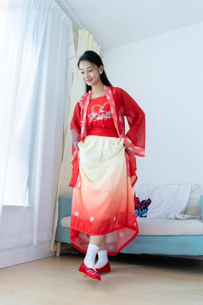 物恋传媒 NO.2386 岚岚-布鞋、短白丝、红色船袜、汉服[179P/1V/5.79GB]插图1