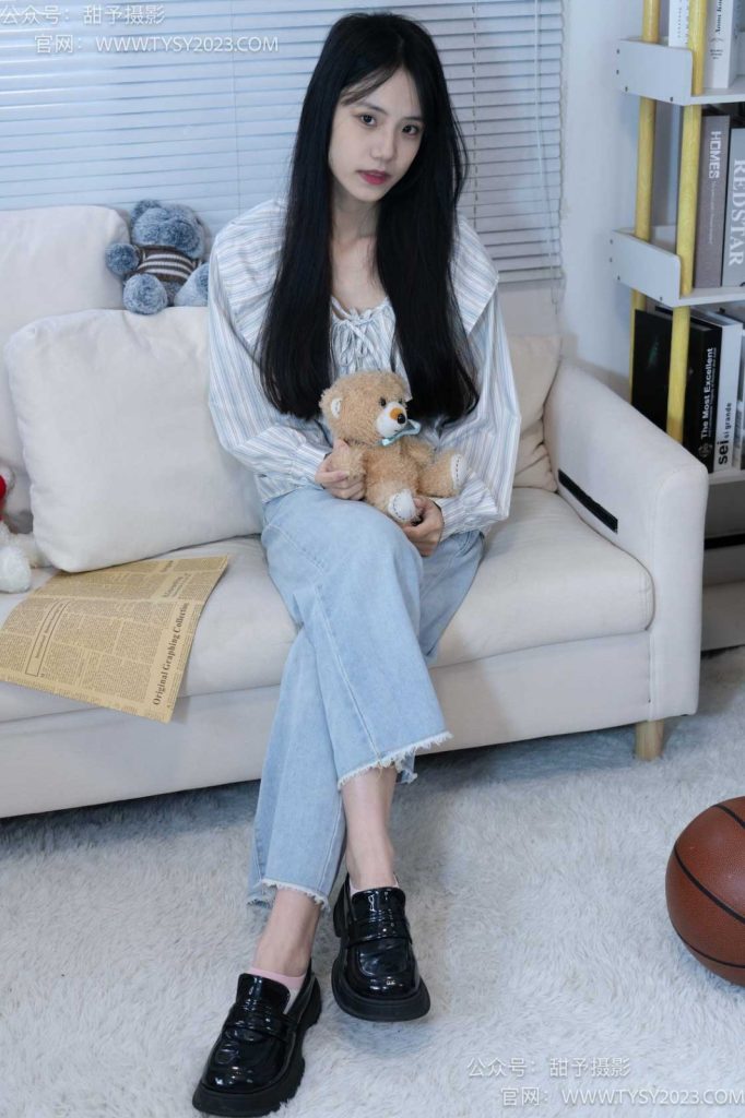 甜予摄影 NO.028 胡桃-皮鞋、白棉袜、裸足[124P/2V/10.06GB]插图3