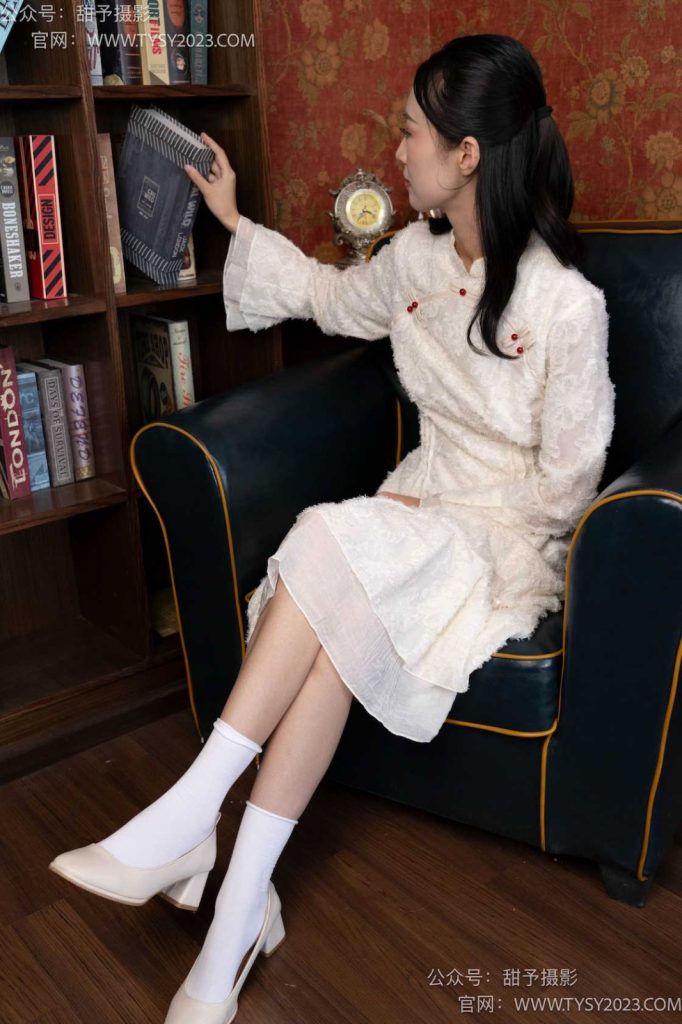 甜予摄影 NO.029 肉肉-高跟鞋、白棉袜、裸足[127P/2V/10.07GB]插图2