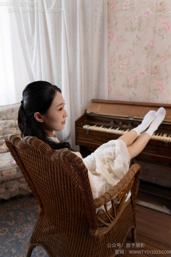 甜予摄影 NO.029 肉肉-高跟鞋、白棉袜、裸足[127P/2V/10.07GB]插图4