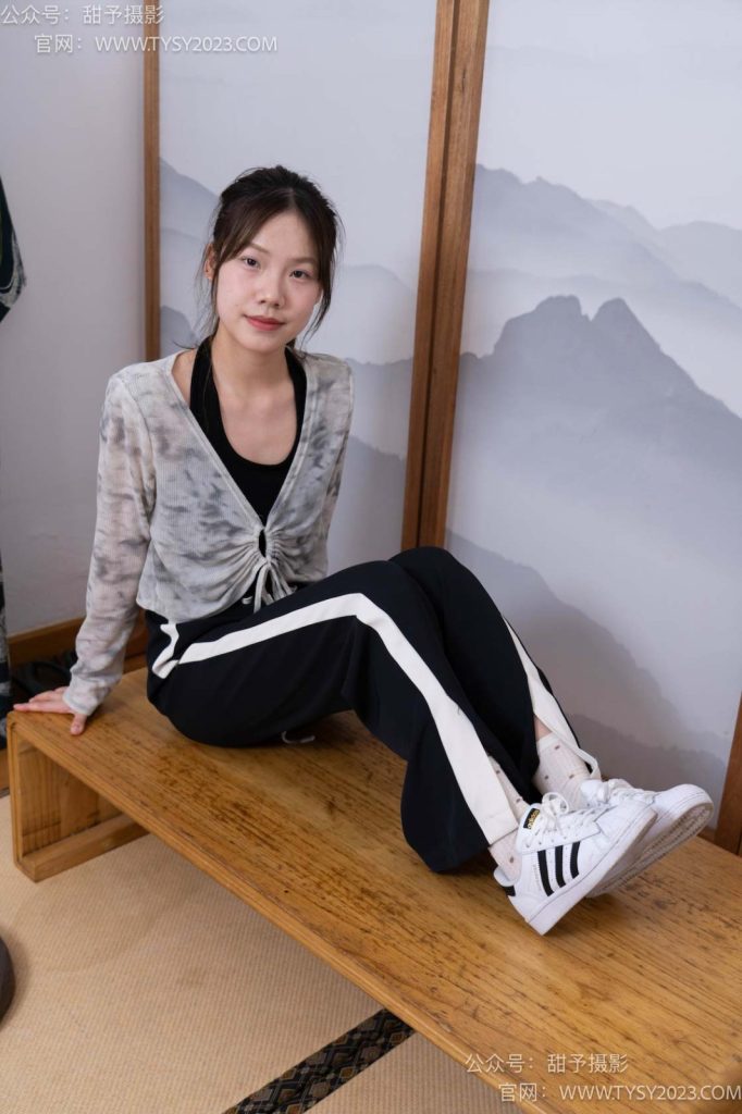 甜予摄影 NO.046 双双-板鞋、白棉袜、裸足[130P/2V/10.20GB]插图1