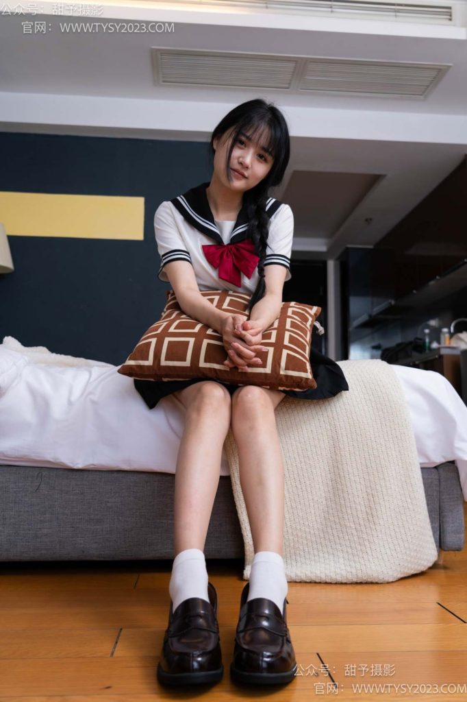 甜予摄影 NO.048 澜澜-皮鞋、凉鞋、白棉袜、黑棉袜、肉丝（脚尖加固款）、 [143P/2V/11.39GB]插图1