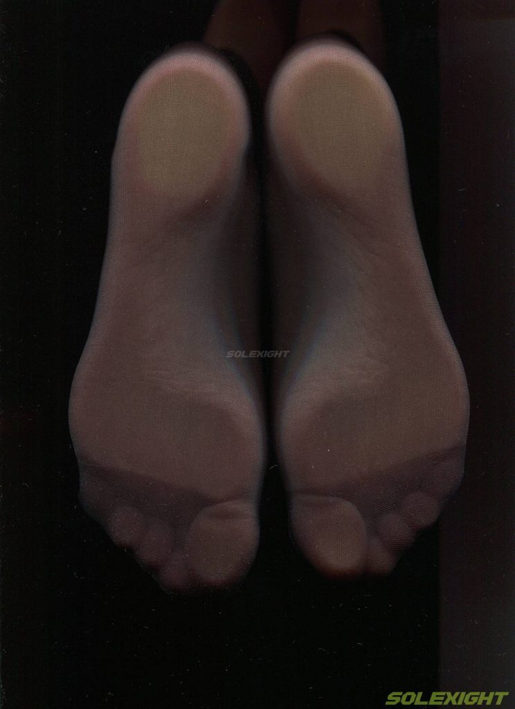 模拍视频Solexight Mia (丝袜,脚底,脚趾,高跟鞋,VR)4K+套图+VR[217P/4V/35.3G]插图2